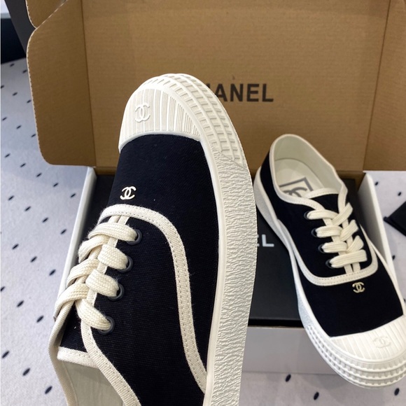 CHANEL Black and White Canvas Sneakers - Picture 1 of 7